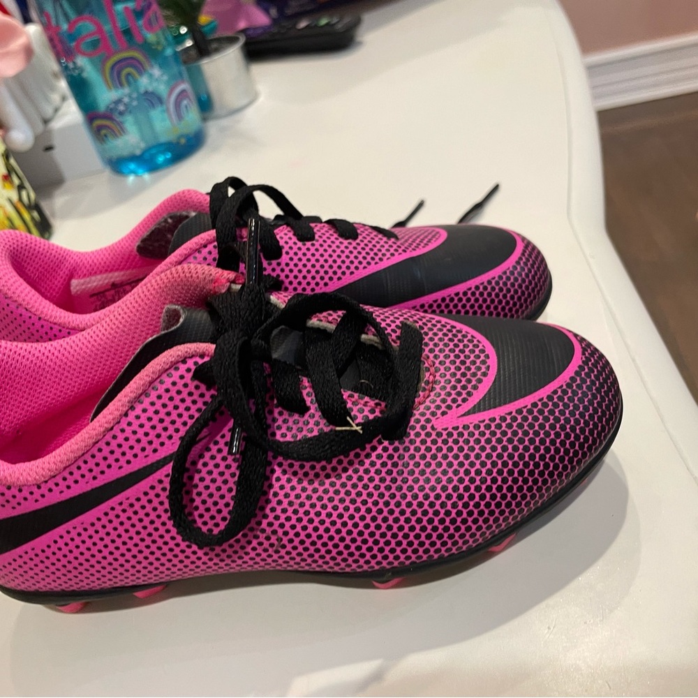 Cleats - Picture 6 of 8